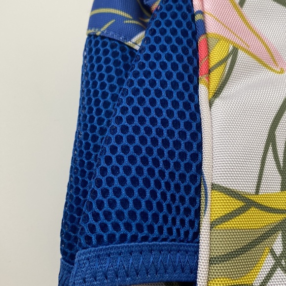 Vera Bradley reactive grand pack back in rain forest leaves - Picture 7 of 7